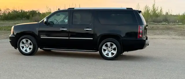 2012 GMC DENALI YUKON XL PKG – AWD JET BLACK / BLACK LEATHER