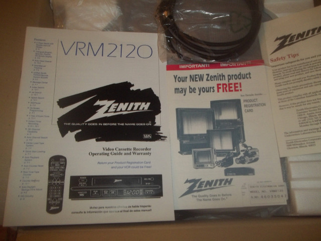 Vintage -Zenith VHS Video Recorder-Magnétoscope dans Appareils électroniques  à Ville de Montréal - Image 3