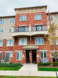 Beautiful stacked townhome available for lease/Rent in Oakville