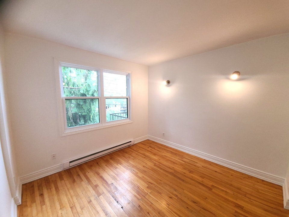 Grand 4 1/2 à louer dans NDG / 4 1/2 for rent in NDG 5