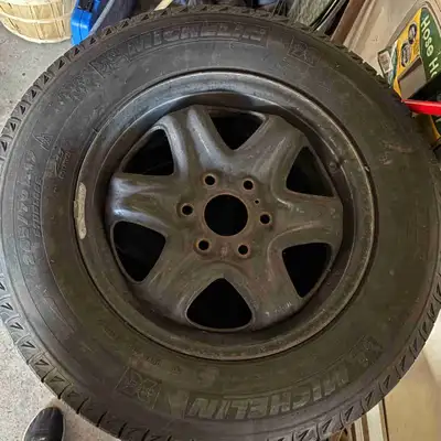 17” Steel rims for a GMC Acadia or vehicles of similar sizes. Please message for more information.