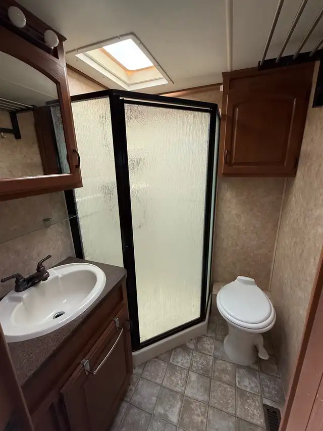 2011 Crossroads Cruiser 5th Wheel - 31 ft in RVs & Motorhomes in Delta/Surrey/Langley - Image 11