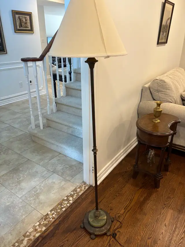 Floor Lamp in Indoor Lighting & Fans in Markham / York Region - Image 2