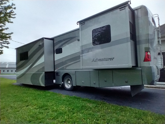 Motorisé classe A, Winnebago Adventurer 38J ,39 pi, tout équipé. dans VR et caravanes  à Saint-Hyacinthe - Image 3