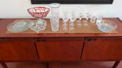 Bowls, platters, vases, stemware etc... Platter set - $10 Vases -$30 Bowls - $30 Wine glasses x 6 -...