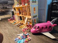 Maison de Barbie, barbies et accessoires