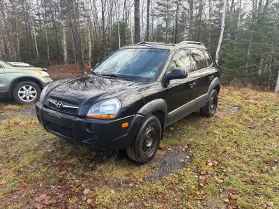 Front wheel drive Tucson. 272000kms. Runs perfect. Everything works as it should. Inspected till Jul...