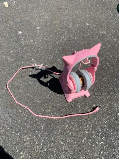 Razer Hello Kitty Headphone Stand, View more