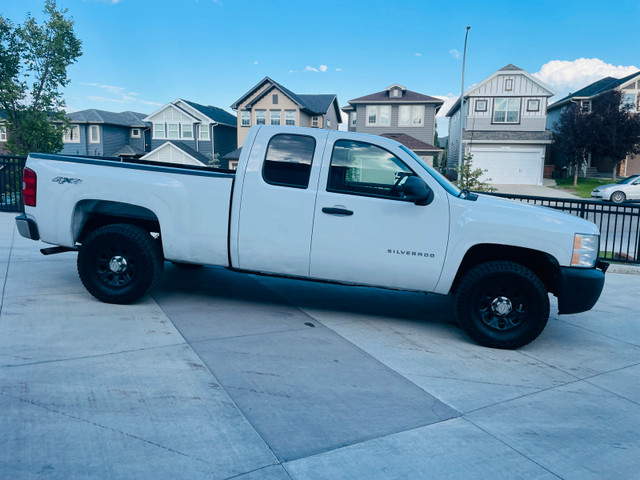 2011 Chevy Silverado 1500 Extended Cab in Cars & Trucks in Calgary - Image 4