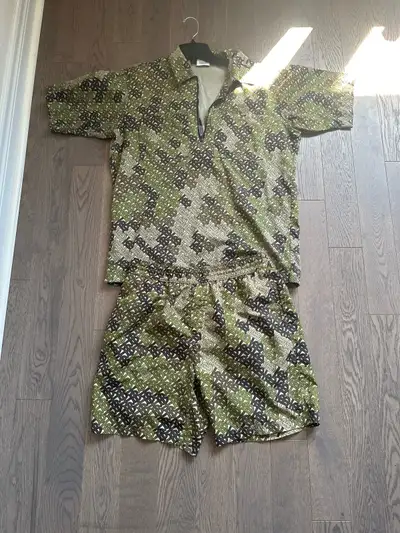 Burberry authentic men’s shorts suit, View more