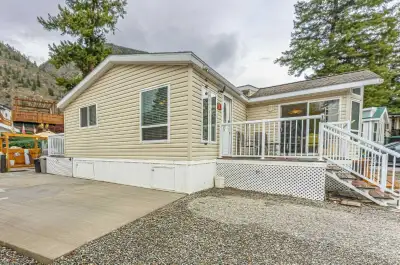 Price drop WOW now $309,900.00. Venders are interested to look at offers. Impressive 840sq ft Modulu...