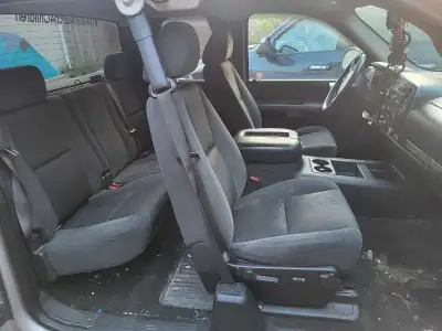 2008 gmc 1500 4x4 truck engine does not run but has rebuilt transmission in it with 10000kms on it ....