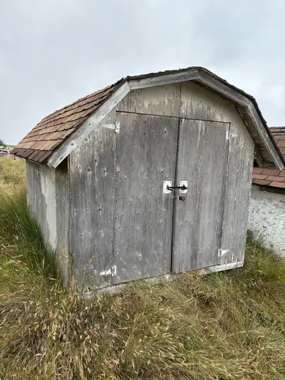 Garden sheds, two sheds are 10x12 each. Located in Winifred, buyer responsible for pick up. Or make...