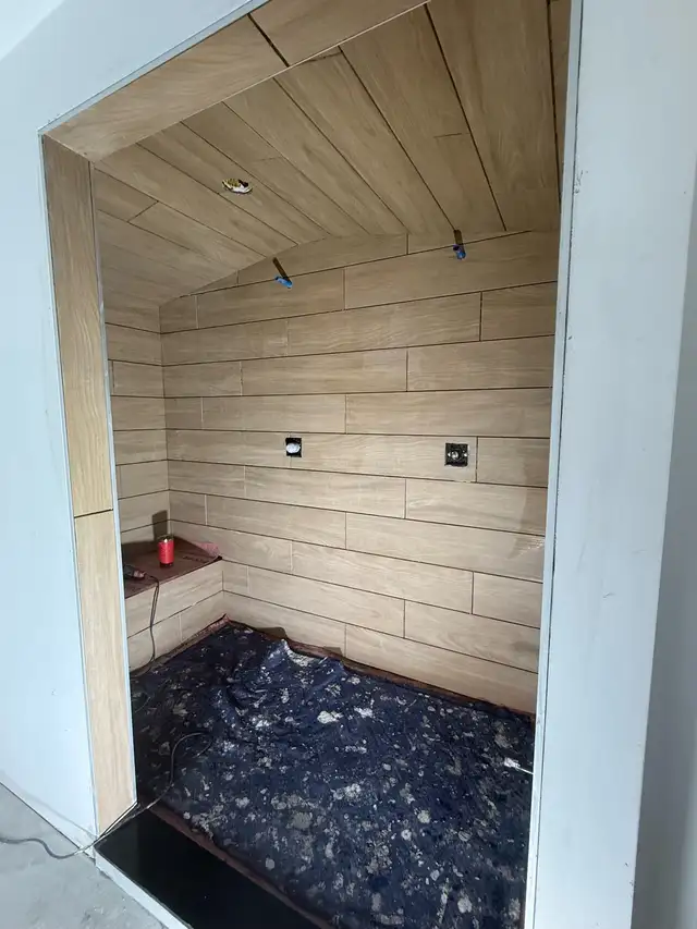 Tile installer 585100376157071362
