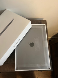 Apple MacBook Air 13.3" 500 GB SSD -8 Gb ram  -Space Grey