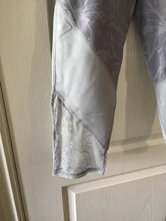 Fabletics Leggings in Women's - Bottoms in Markham / York Region - Image 5