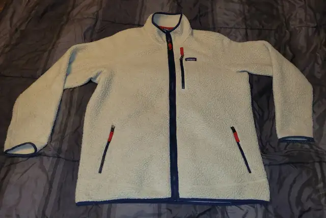 Patagonia fleece hoodie / Urban Heritage sherpa hoodie in Arts & Collectibles in Red Deer - Image 2