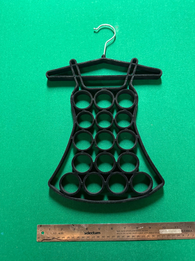 B42 / Scarf Hanger in Other in Strathcona County - Image 3