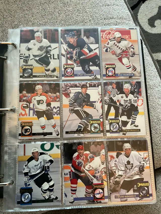 Hockey Cards in Arts & Collectibles in Oshawa / Durham Region - Image 2
