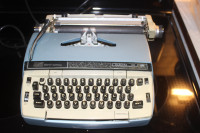 Vintage Smith Corona Electra 110 Typewriter. AWESOME