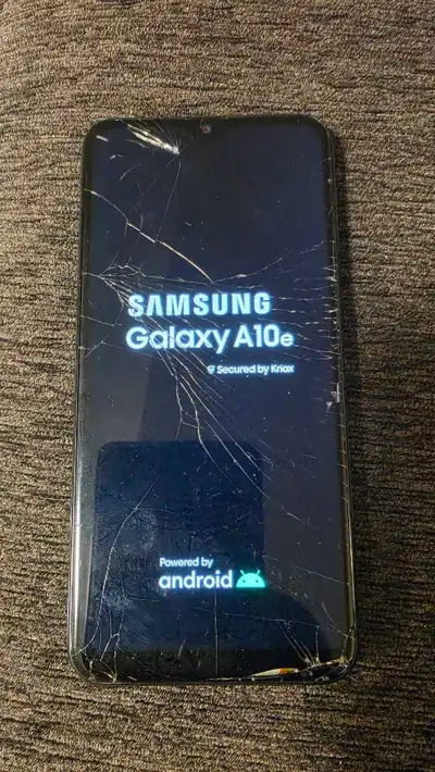 This Samsung Galaxy A10e comes with a 32GB storage capacity and 2GB of RAM, perfect for basic tasks...