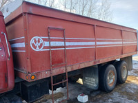 20' grain box and hoist assembly. Box is in very good condition.