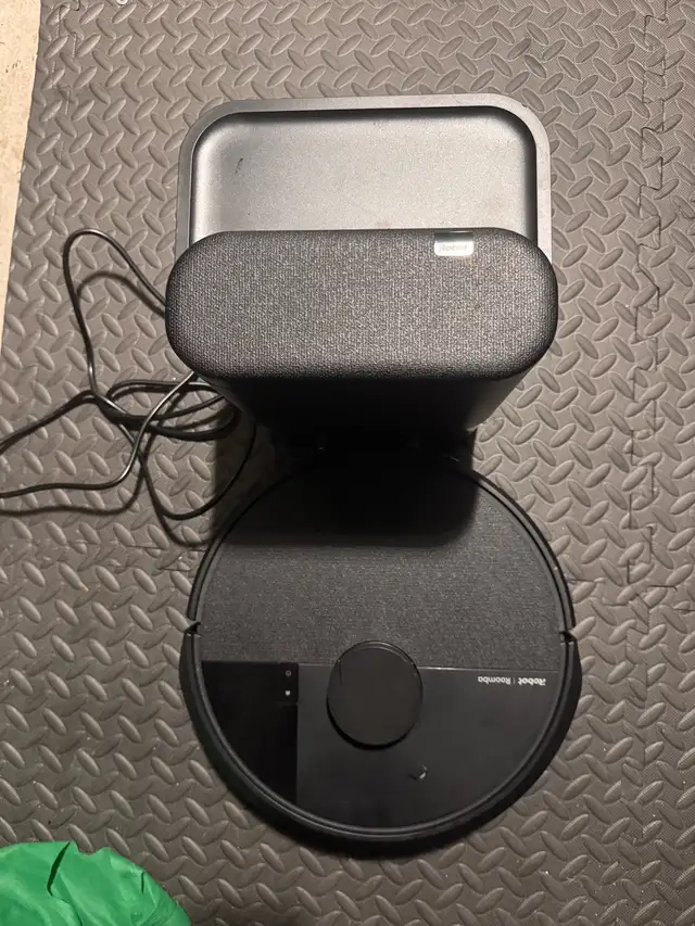 iRobot Roomba Combo j7+ Robot Vacuum and Mop in Vacuums in Ottawa - Image 6