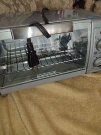 Black & Decker Toaster Oven,15.5"wX8"hX8"d,,$20Like New