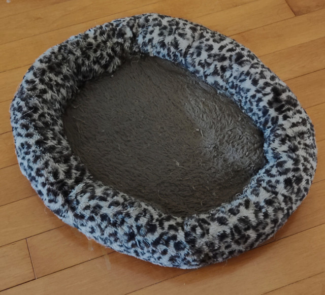 Cat or small dog bed in Accessories in Markham / York Region