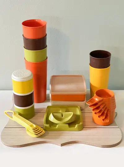 Vintage 1970 Lot d’Articles de Cuisine Tupperware, View more