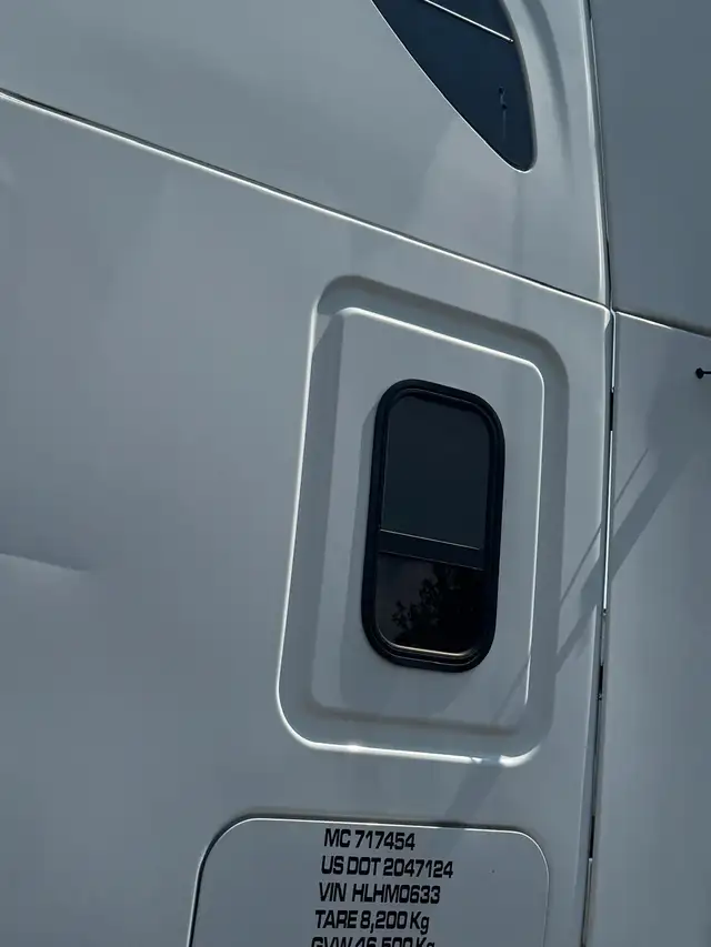 2017 Freightliner Cascadia in Heavy Trucks in Brantford - Image 4