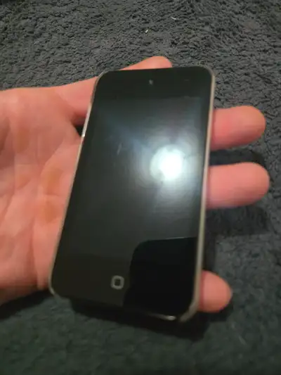 No issues. No cracks. Music already on it. 100obo