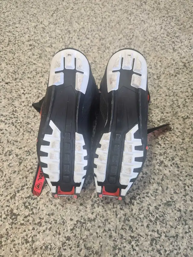 Rossignol Skate X-8 Boot: size 42 in Ski in Calgary - Image 4