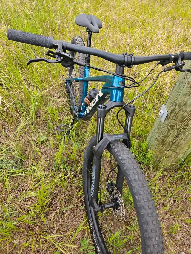 2024 Like New Trek Roscoe 7 MTB62864363132803121