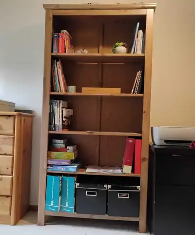 This sturdy pine bookcase is a fantastic storage solution, featuring adjustable shelves to accommoda...