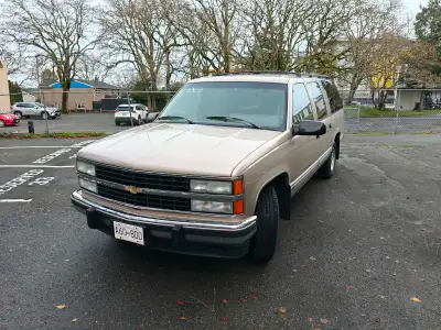 For sale is this COLLECTOR plated 92 Suburban, asking 11k OBO, NO trades 350 TBI 2wd 1/2 ton No rust...