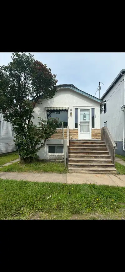 Large bedroom for rent in our family home. Heat hydro central air conditioning and internet included...