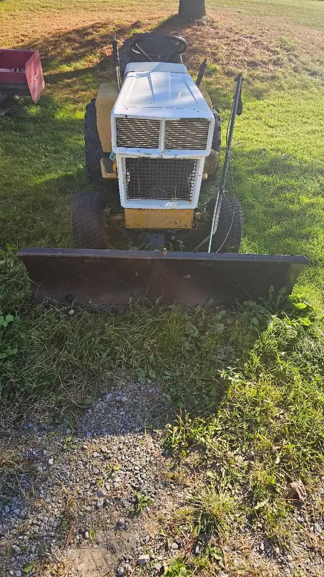 Lawn Tractor | Lawnmowers & Leaf Blowers | Trenton | Free local ...