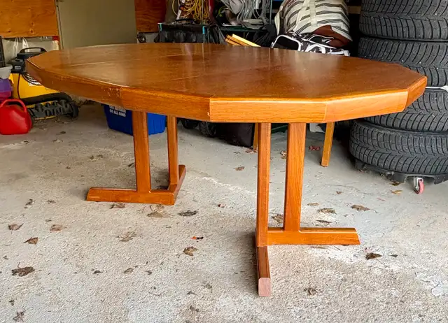 Teak Vintage Mid Century Modern Dining Table  in Dining Tables & Sets in Oshawa / Durham Region - Image 6