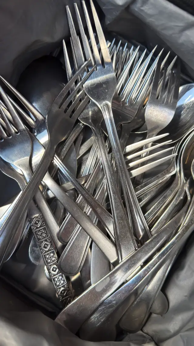 Stainless Steel Flatware Set in Kitchen & Dining Wares in City of Toronto - Image 2