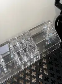 Beautiful makeup/jewelry holder in new condition