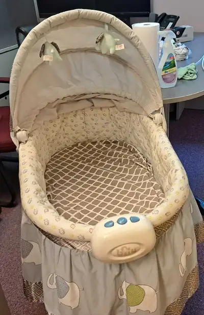 BASSINET AVEC AUVENT REGLABLE, View more