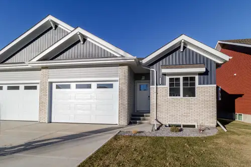 Ridgestone Duplex Show Home – Lacombe Come visit this beautiful Ridgestone-built condominium bungalo...