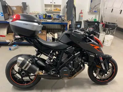 KTM Super Duke 1290 R (2017-2019) Hepco Becker sport rack with Givi monocase adapter. Replace your p...