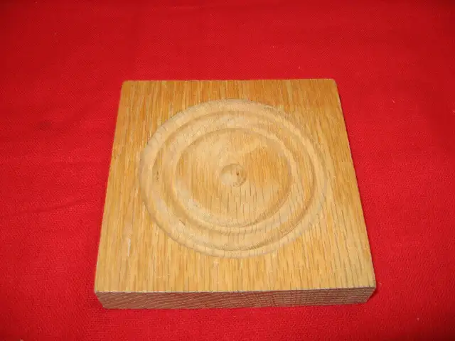 bois de chêne  1 de 4 1/2 x4 1/2 in Windows, Doors & Trim in Longueuil / South Shore - Image 2