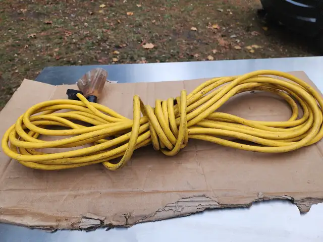 50' Heavy-Duty Outdoor Indoor Extension Cord With Three Outlets in Outdoor Tools & Storage in Windsor Region - Image 8