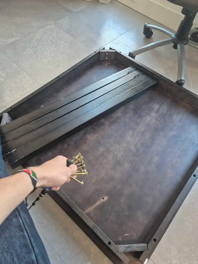 Table haute et 2 tabourets hauts in Dining Tables & Sets in Laval / North Shore - Image 4