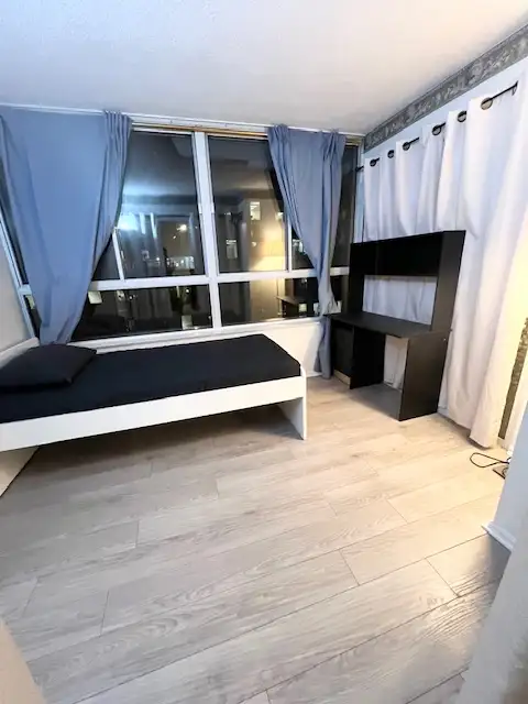 REDUCED$ DOWNTOWN BAY GERRARD CONDO ROOM  PRIVATE LIVING AREA