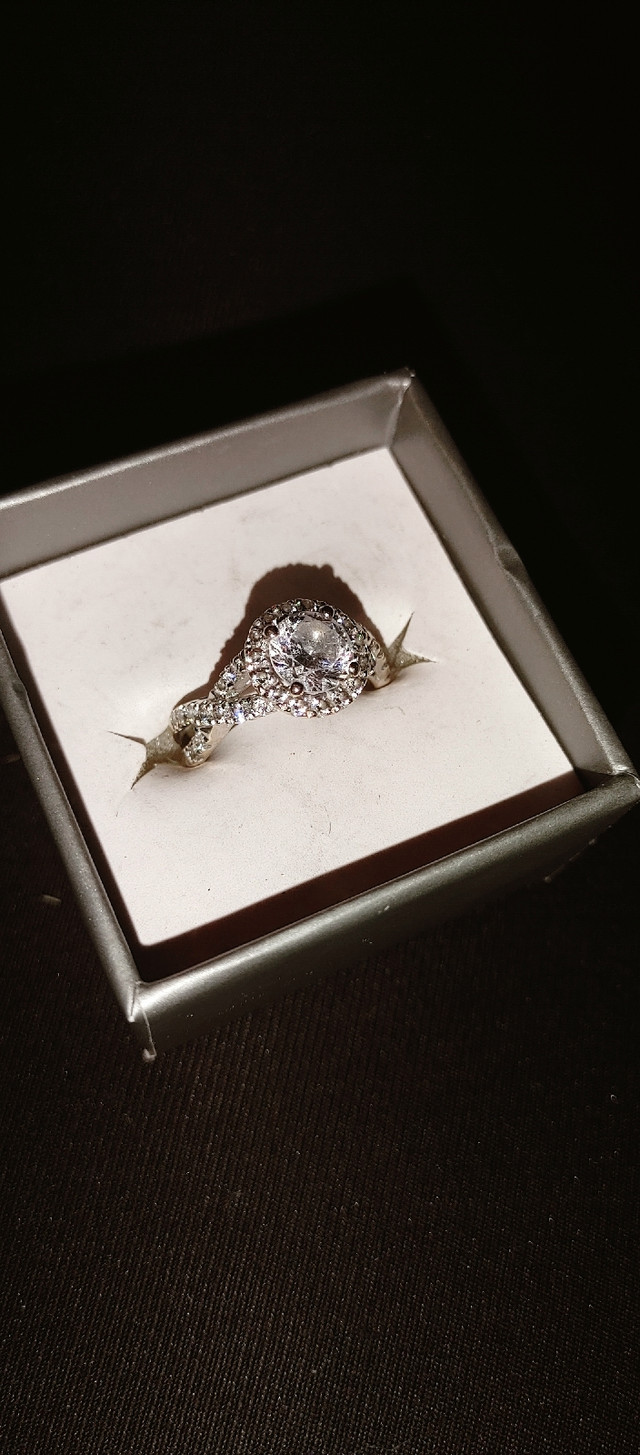 Engagement ring in Jewellery & Watches in Medicine Hat - Image 3
