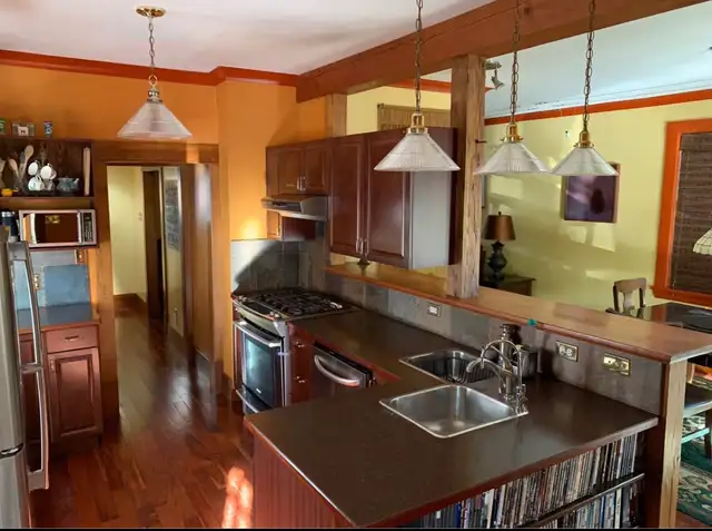 Beautifully furnished 3 bd 1 office house for rent